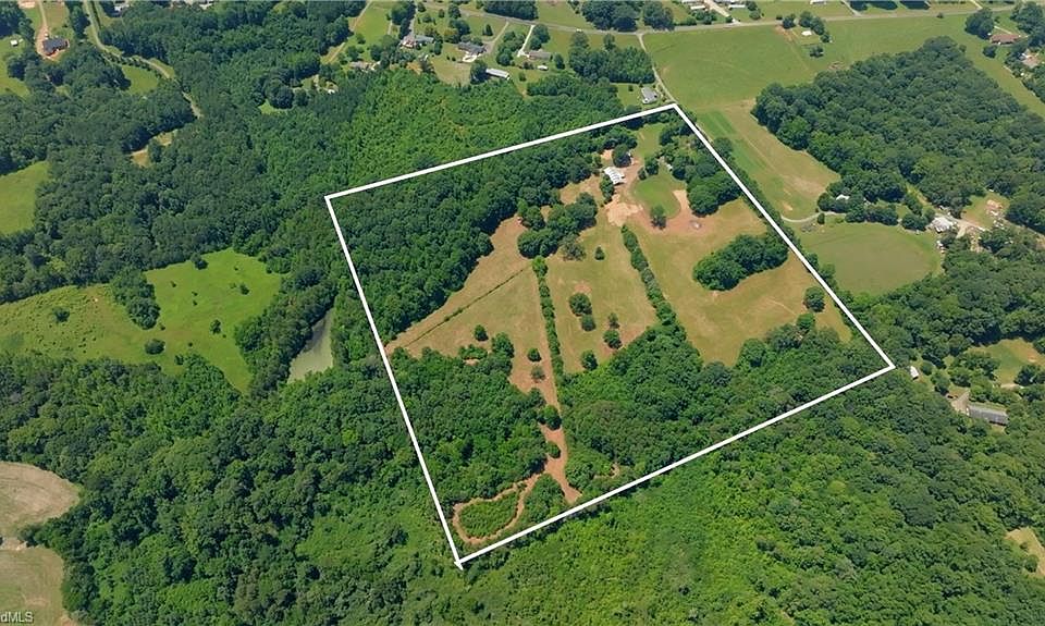 1st image of 120 Hobby Horse Ln