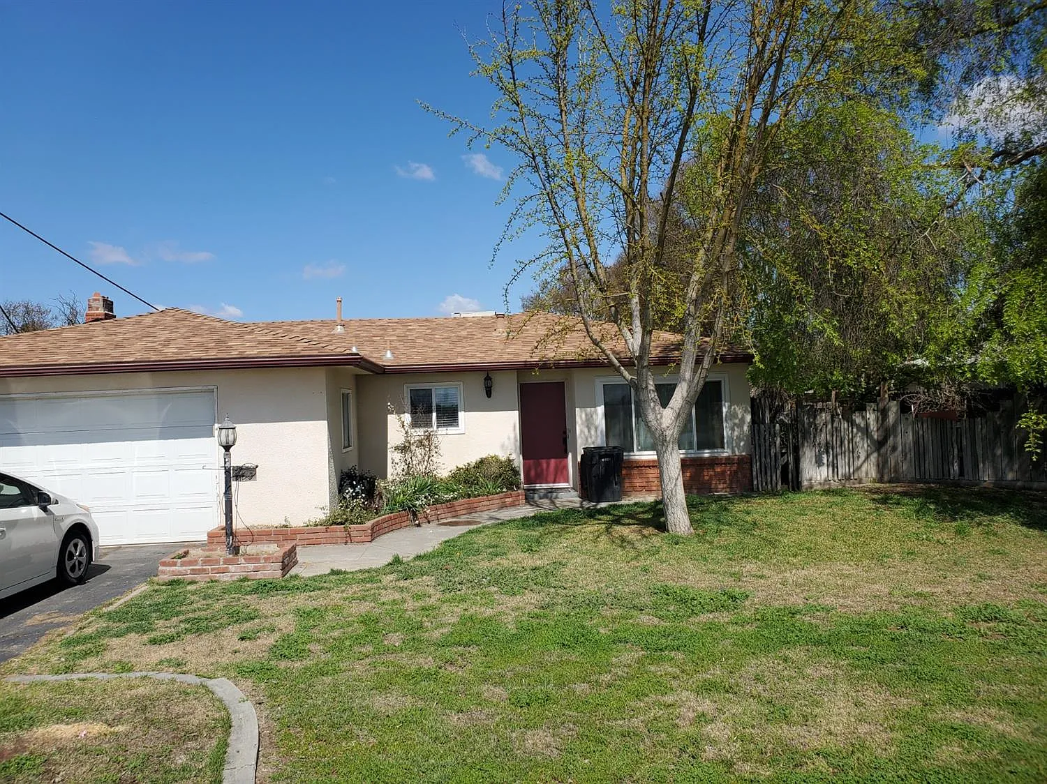 660 E Lincoln Ave photo 1