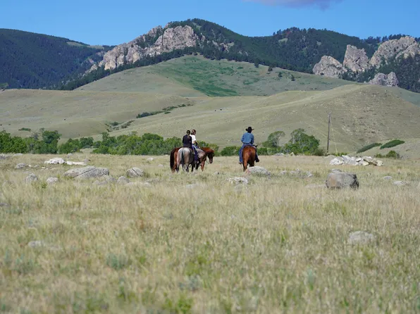 427 Upper French Creek Rd, Buffalo, WY 82834