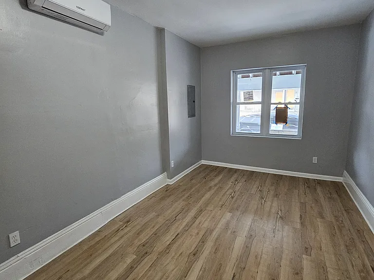 607 W 7th St #1 — Photo 11