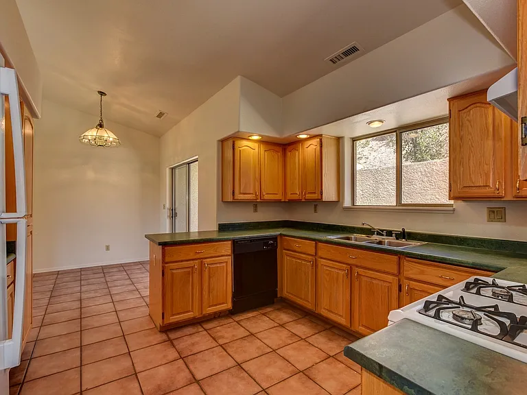 1911 Atlantic Ave — Photo 12
