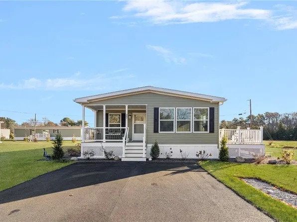 22 Valiant Dr, Coventry, RI 02816