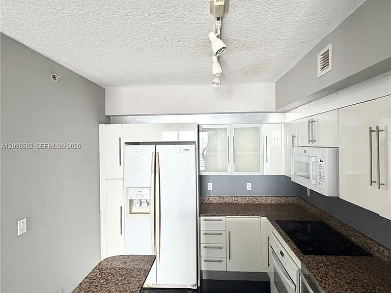 335 Biscayne Blvd #4200 — Photo 15