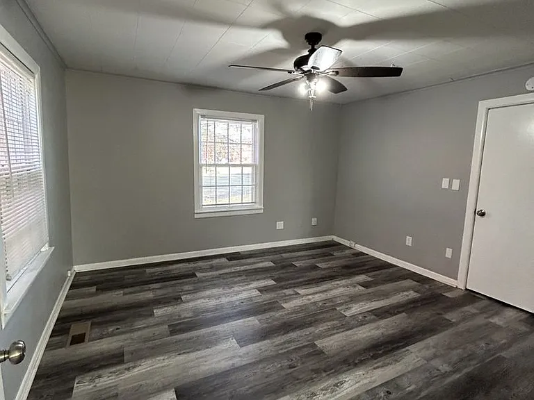 606 E Harris St — Photo 8