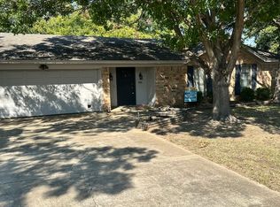 609 Spring Garden Dr, Bedford, TX 76021