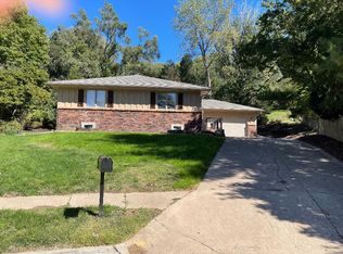 909 Hickory Cir, Bellevue, NE 68005