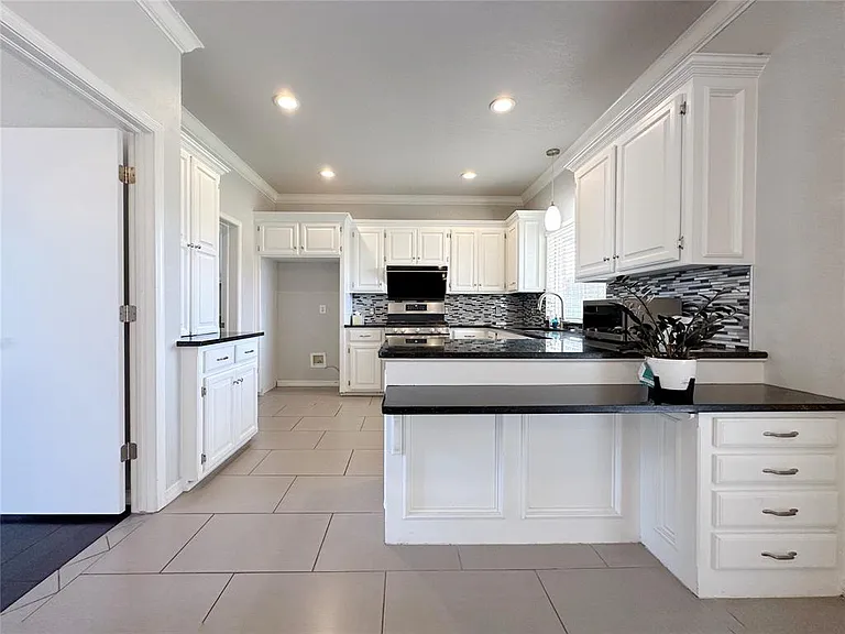 2812 Eaton Dr — Photo 5