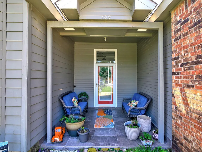 709 Sapling Cv — Photo 3