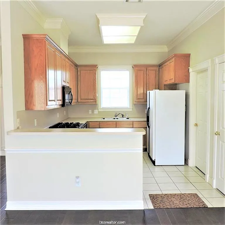 4 bed, 2.5 bath, 1805 sqft, $2,100 — Photo 4