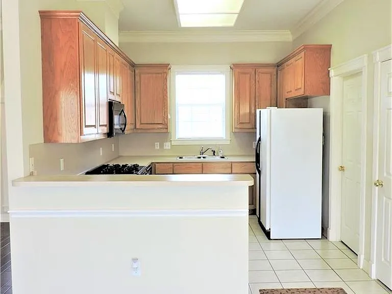 606 Aster Dr — Photo 4