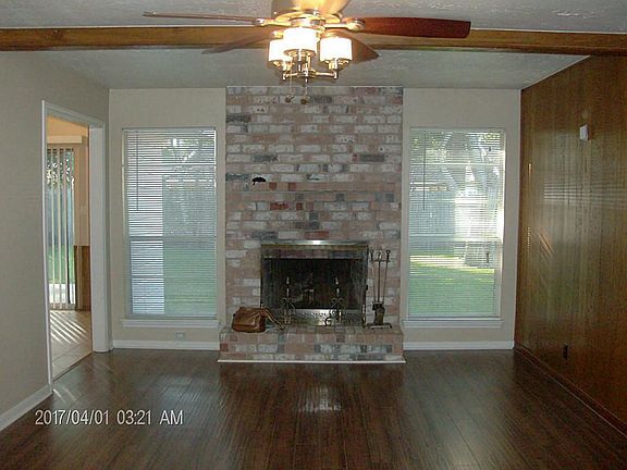 Large Family room with a ceiling fan.