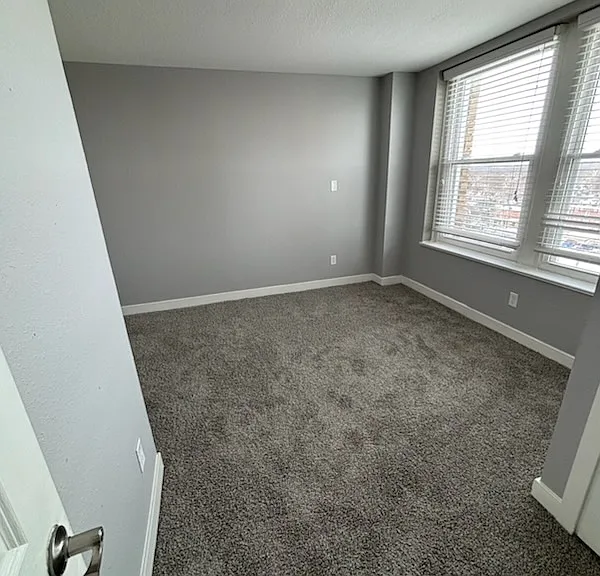 Anderson Tower Apartments — Photo 3