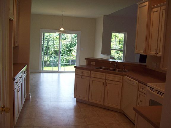 3rd image of 919 E Mill Creek Way