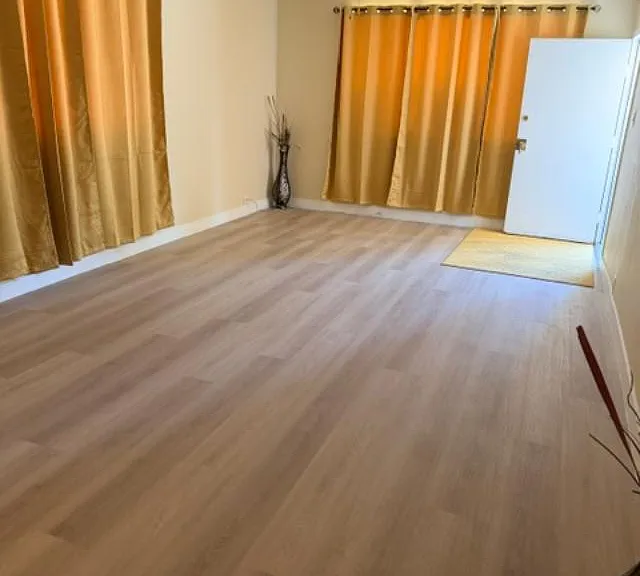 LIVING ROOM AREA