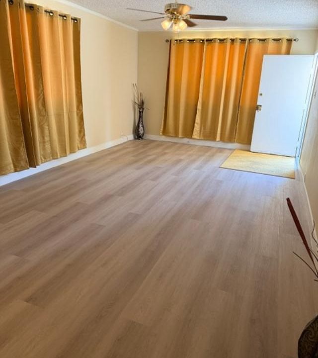 LIVING ROOM AREA