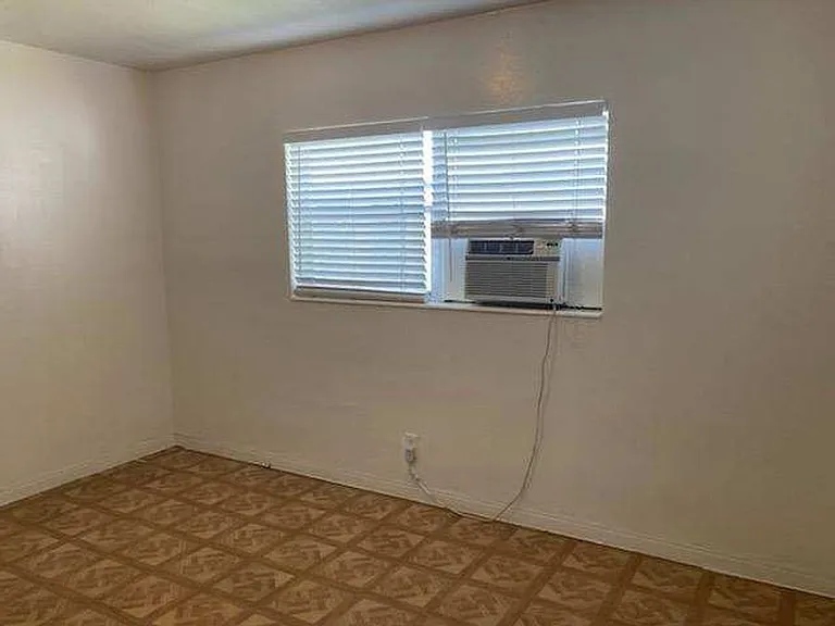 2111 Roosevelt St — Photo 10
