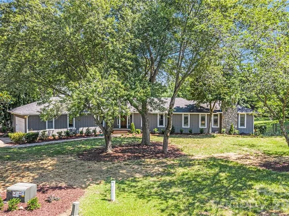 19407 Yachtman Dr, Cornelius, NC 28031