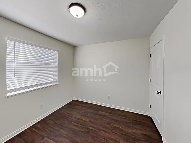 7506 N Addison Ave — Photo 12