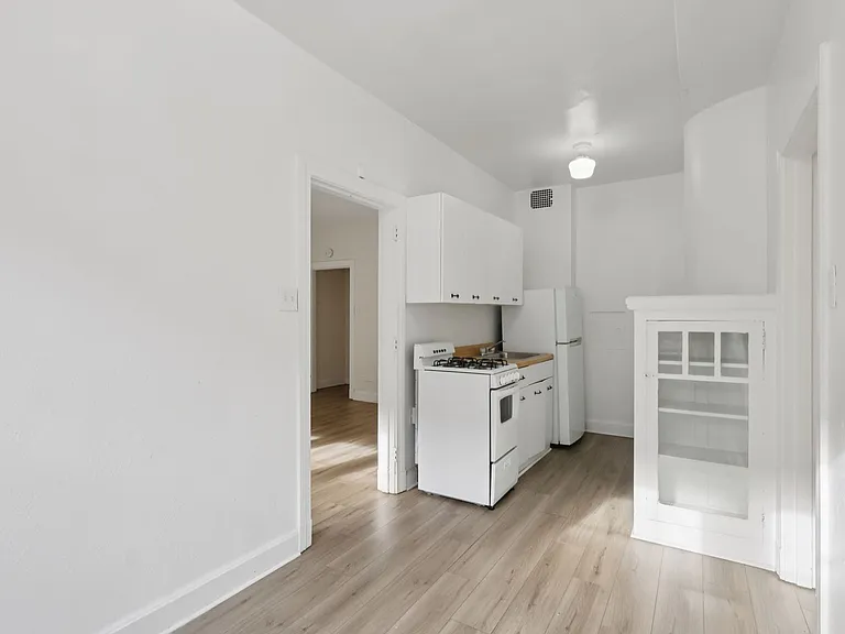 Bayard Manor Apartments — Photo 73