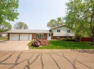 1006 1st Ave NW, Beulah, ND 58523