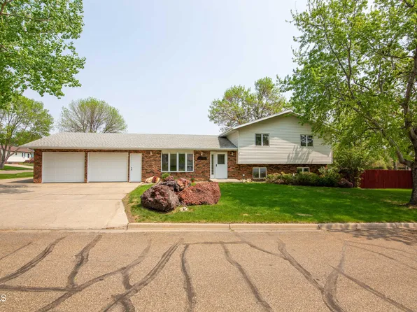 1006 1st Ave NW, Beulah, ND 58523