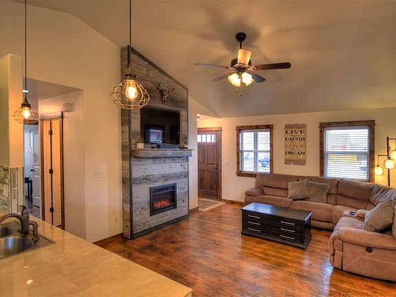 3rd image of 1002 Las Campanas Dr
