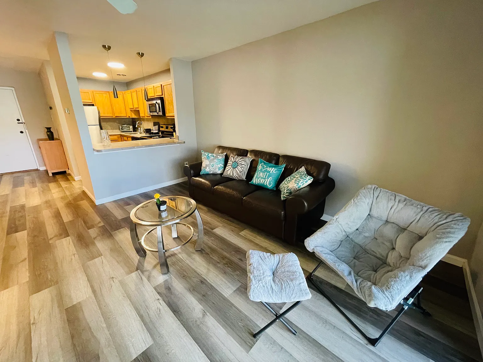 1 bed, 800 sqft, $1,950 — Photo 2