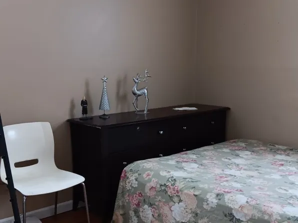 110 E Hopkins Ave, Pontiac, MI 48340