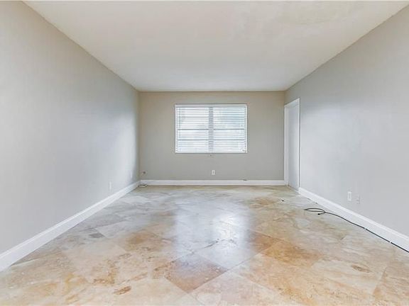 4th image of 5120 SW 40th Ave APT 2A