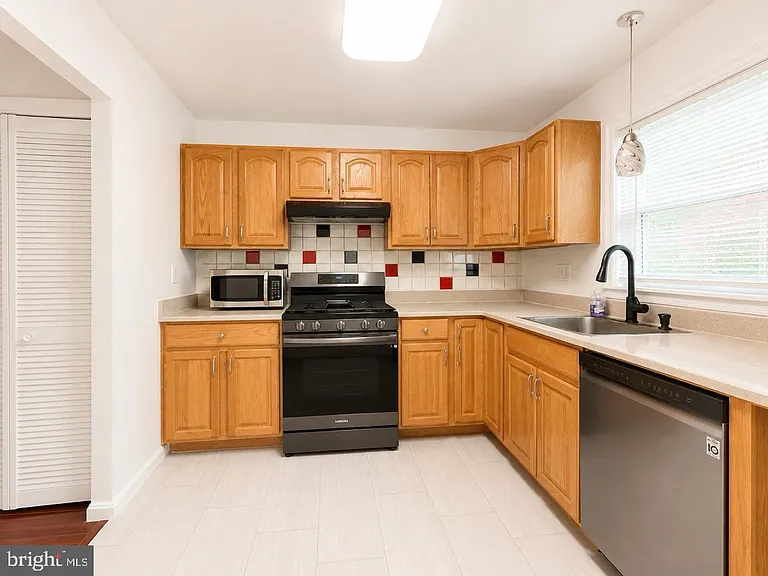 14761 Ealing Ct — Photo 12