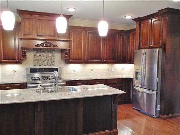 3rd image of 6811 Turnberry Dr