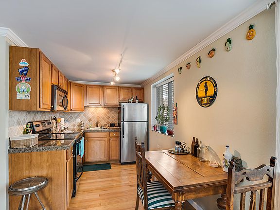 3rd image of 1327 Steele St APT 203