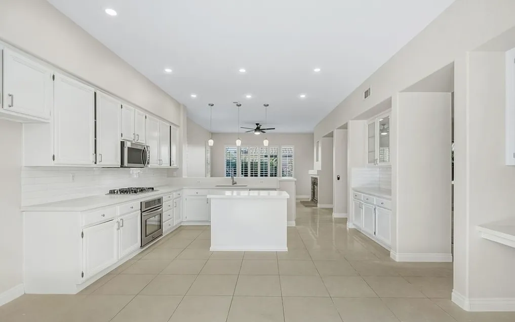 5 bed, 2900 sqft, $4,200 — Photo 3