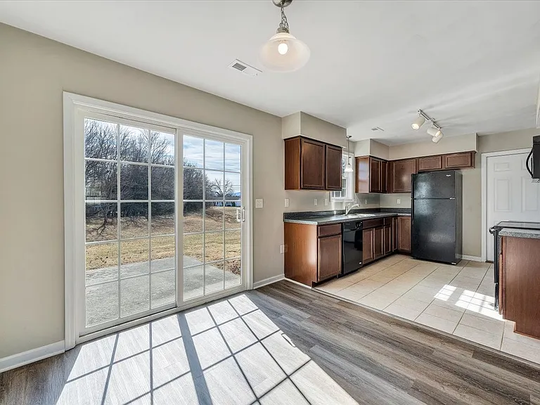 4606 Spring Willow Ln NW — Photo 4