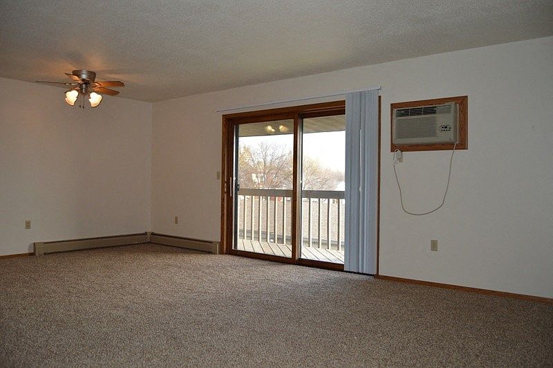 Fargo, ND Clearview Apartments | Living