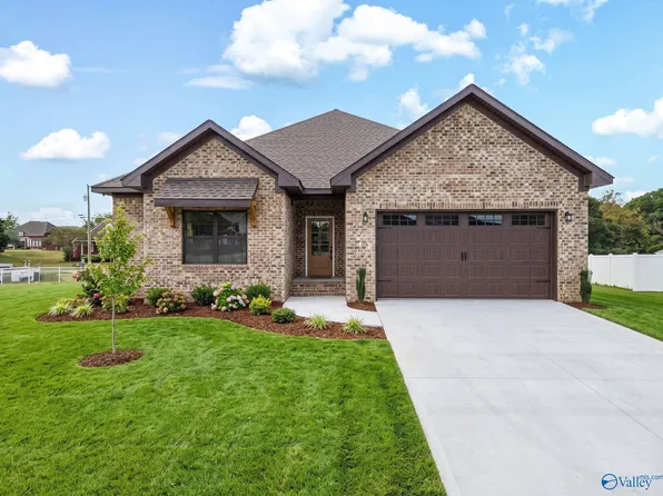 318 Krimson Cir, Albertville, AL 35951