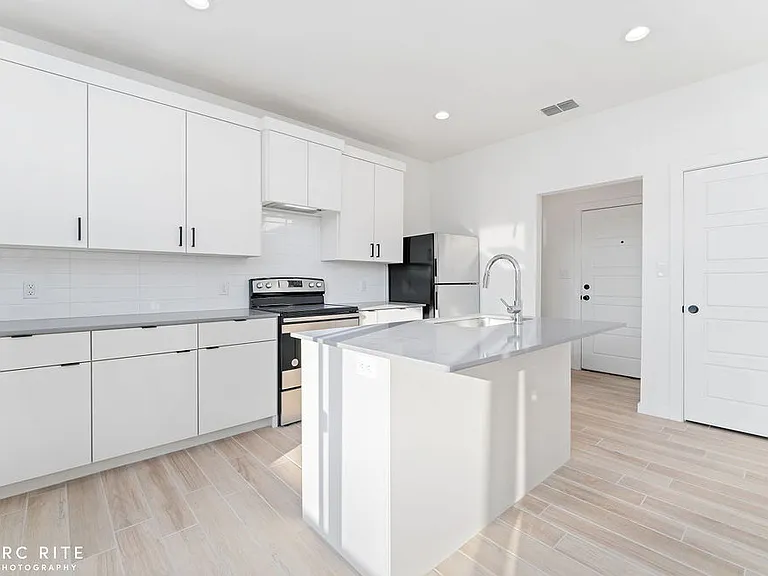 310 Homestead Ave #7 — Photo 10