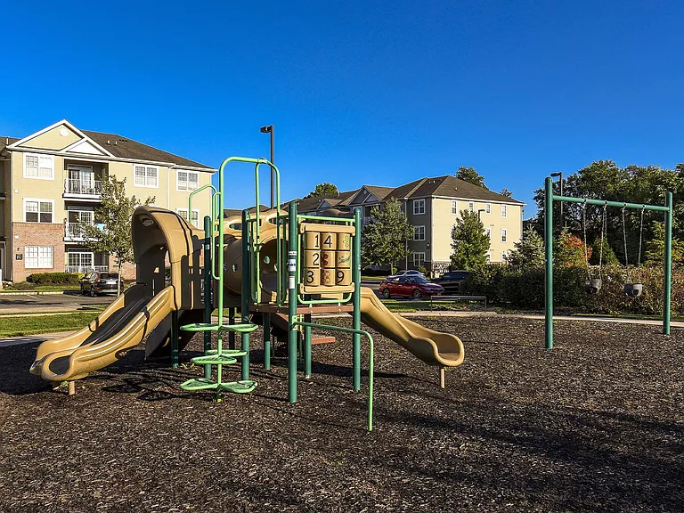 Aspen Court Apartments — Photo 31