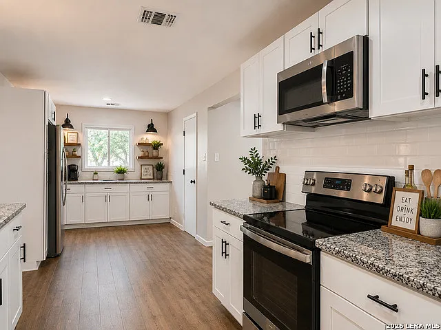 334 Shropshire Dr — Photo 2