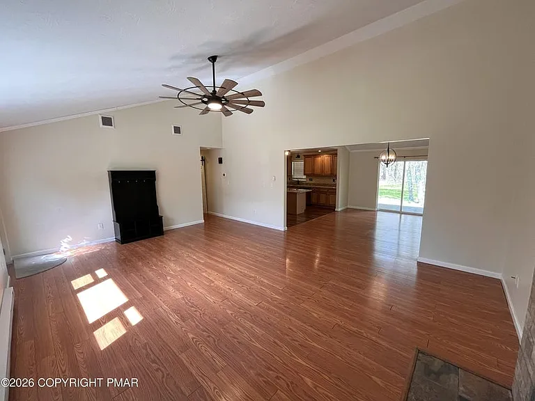 31 Hemlock Dr — Photo 7