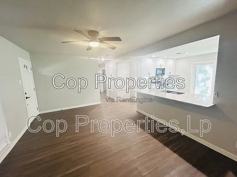 2914 Greenacres St — Photo 8