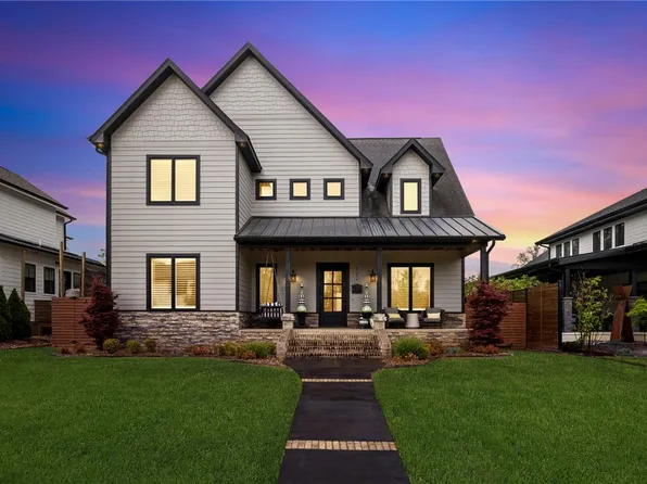 722 NE 2nd St, Bentonville, AR 72712