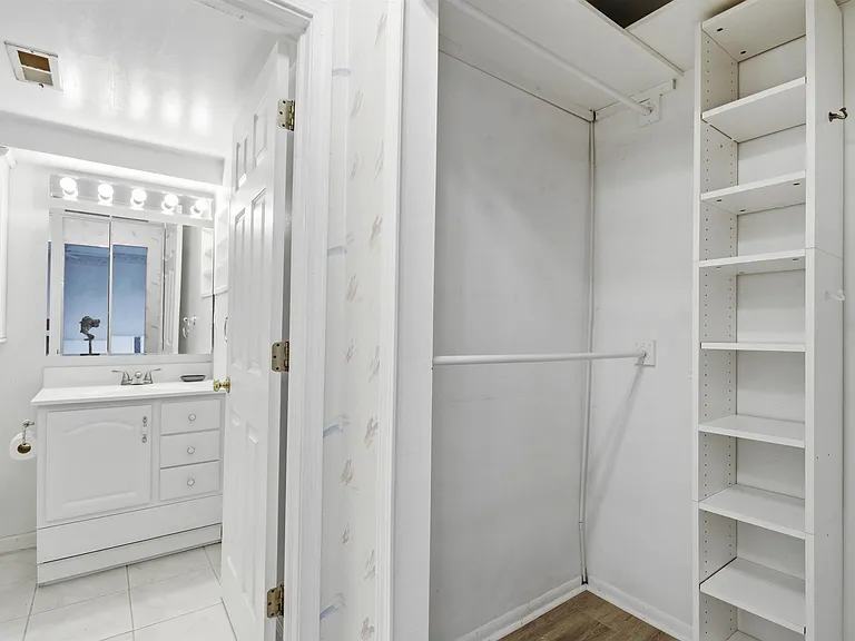 1235 S Maple Rd #201 — Photo 28