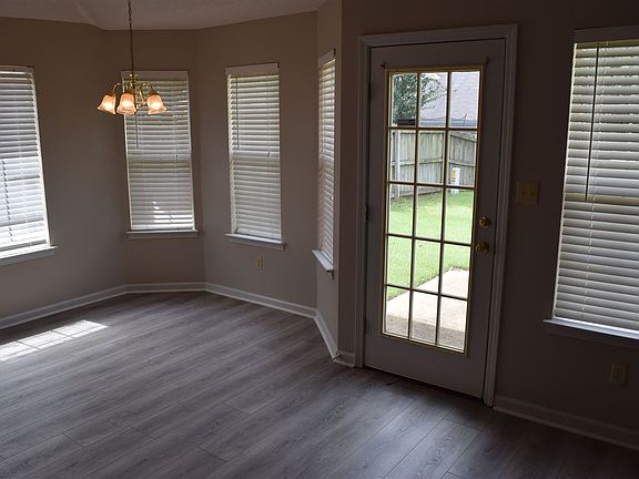 4th image of 8241 Clubview Dr