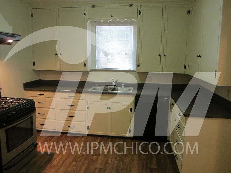 618 W 9th St — Photo 5