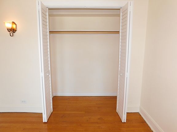 4th image of 2600-10 Eastwood Ave #3B