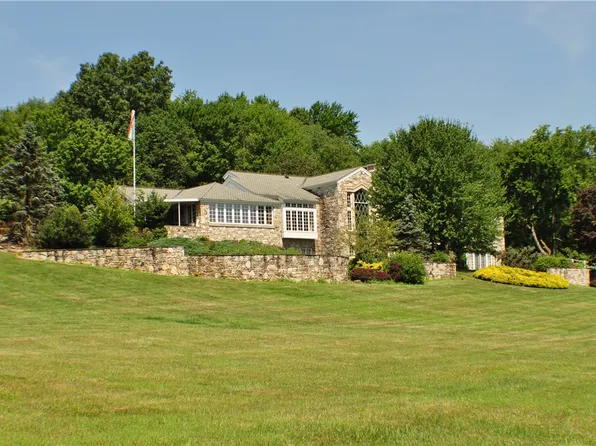 295 Rosemont Farm Rd, Franklin, PA 16323