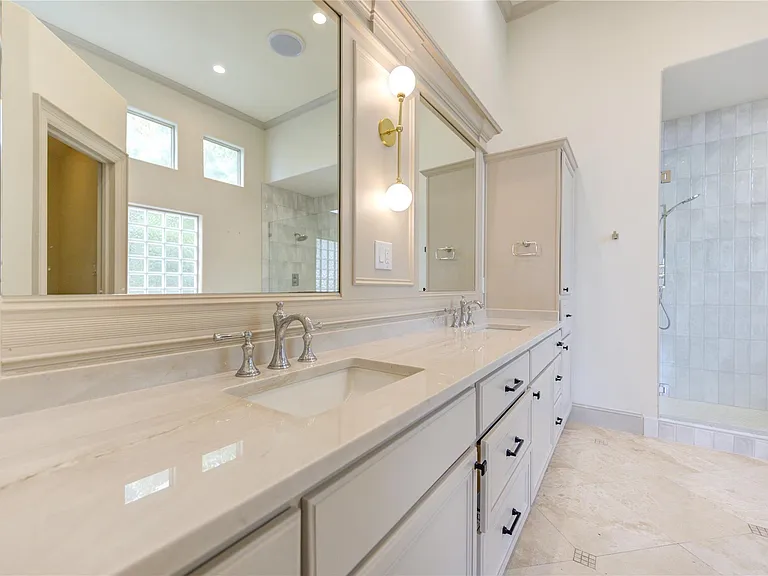 6302 Prague St — Photo 30