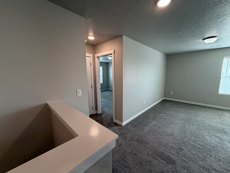 960 SW Raelynn St — Photo 24