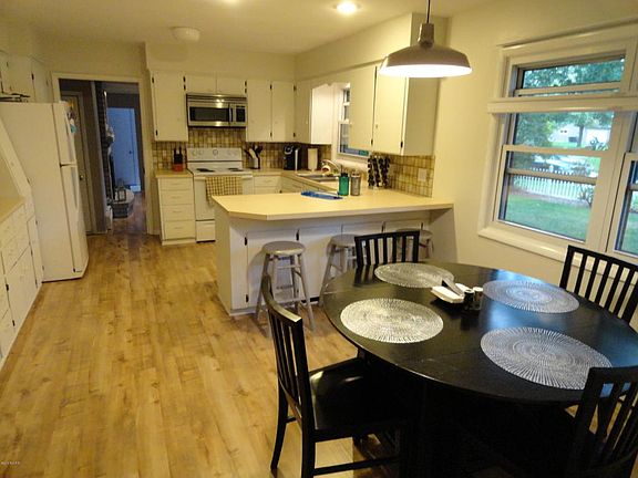 5th image of 14530 Sylvan St